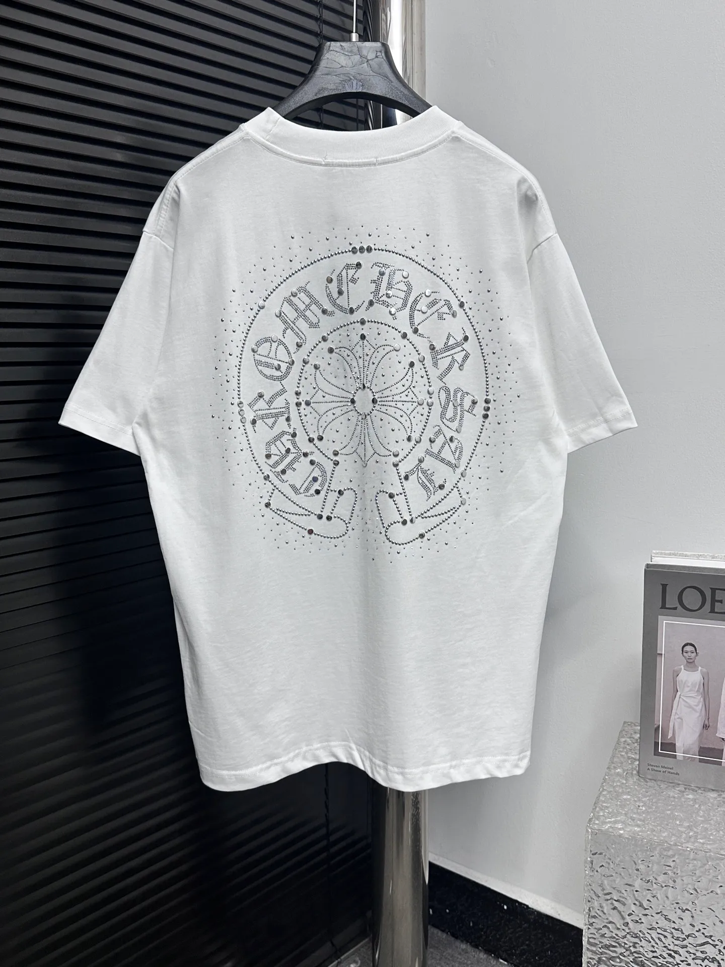 🅿️190 [ChromeHearts] ChromeHearts 25ss round neck T-shirt Original fabric Official same style Short-sleeved T-shirt Customized 260g same vat dyed fabric Very comfortable to the touch Latest brick cabinet synchronization for spring and summer Fashionable and personalized Super versatile and good-looking Very suitable for both men and women A must-have item Tag Collar label Washed wheat Complete with three standards Color: Black White Size: XS-L
